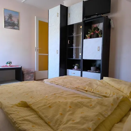 Mogyoros Apartmanhaz *