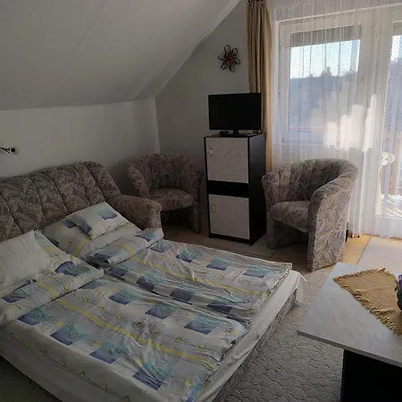 Apartment Mogyoros Apartmanhaz *
