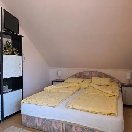 Mogyoros Apartmanhaz * Balatongyörök