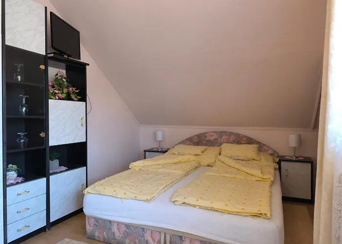 Mogyoros Apartmanhaz * Balatongyörök